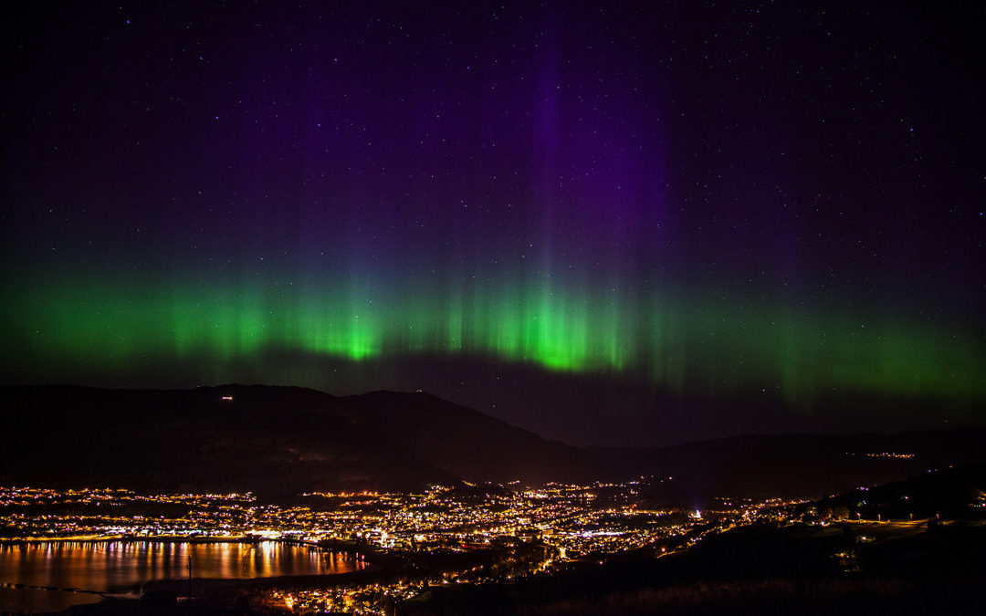 Nordlichter über Vossevangen in Norwegen