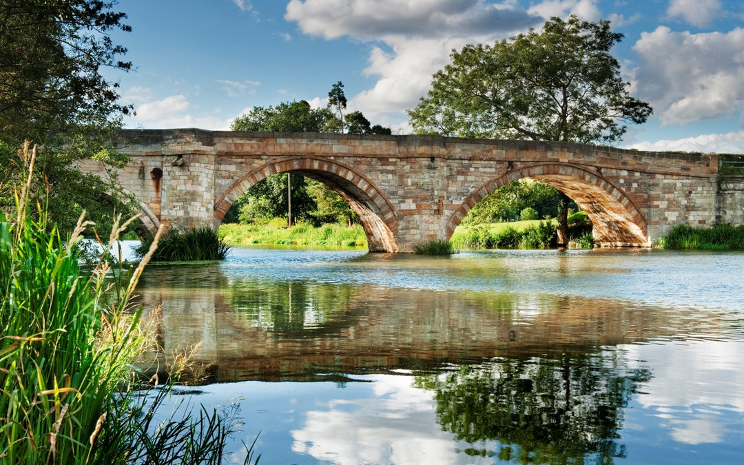 Die Brücke bei Kirkham Abbey in den Howardian Hills